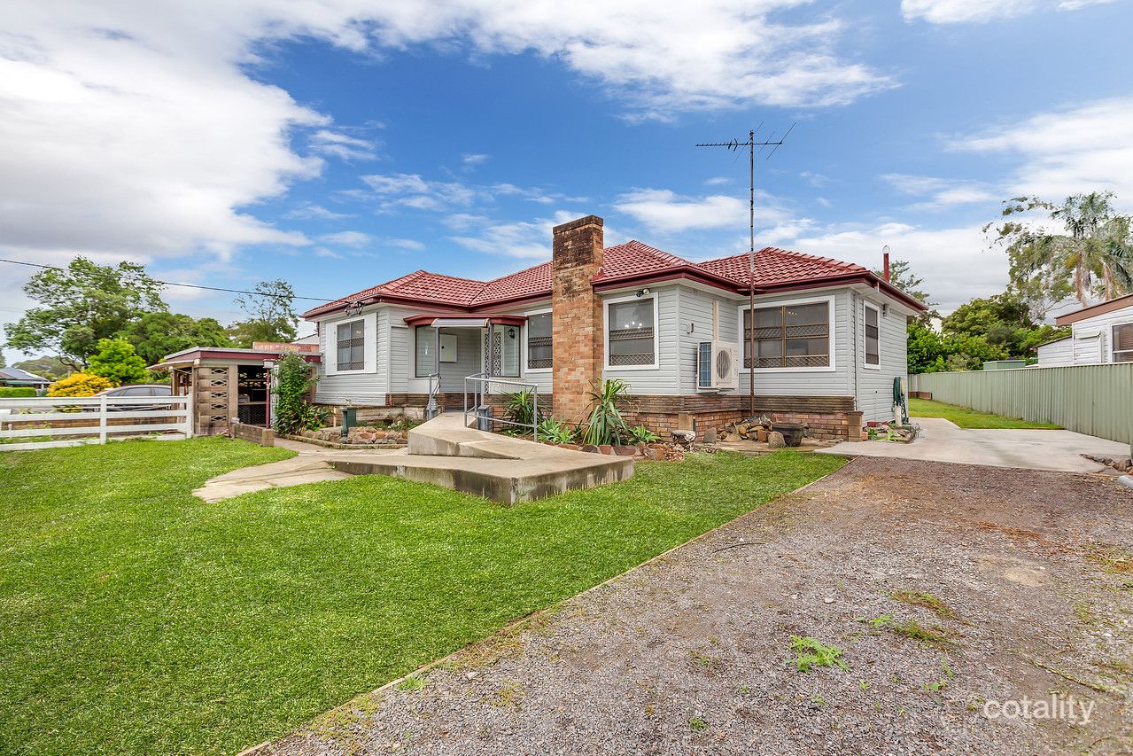 13 Hall Cres, Tarro, NSW 2322