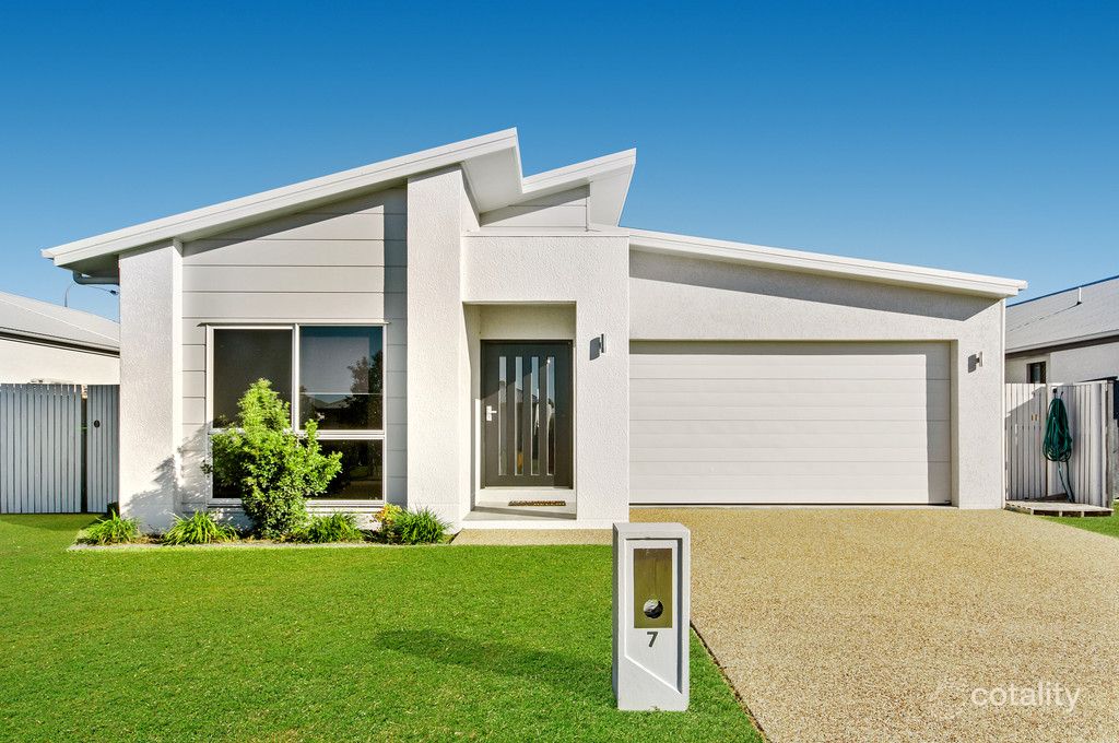 7 Salonika Cct, Bushland Beach, QLD 4818