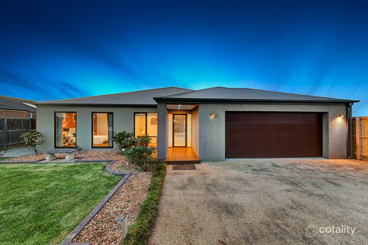 11 Mia Dr, Pakenham, VIC 3810