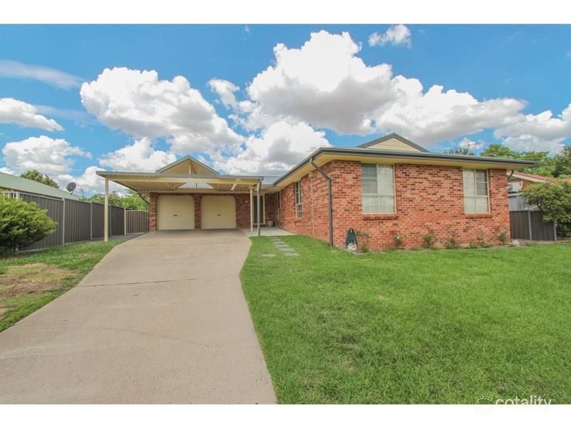 24 Barker Cct, Kelso, NSW 2795