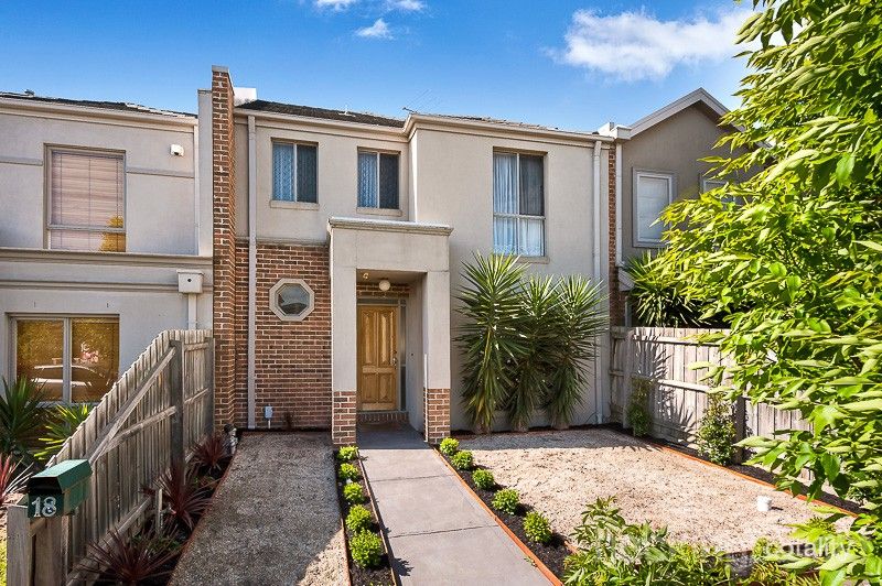 18 Mulsanne Lane, Bentleigh East, VIC 3165