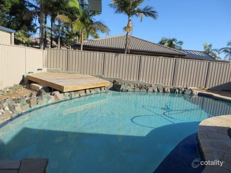 33 Peacock Cres, Bokarina, QLD 4575