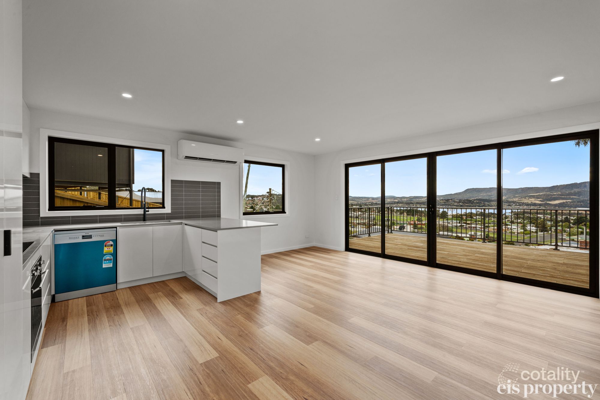 2/34a Carnegie St, Claremont, TAS 7011