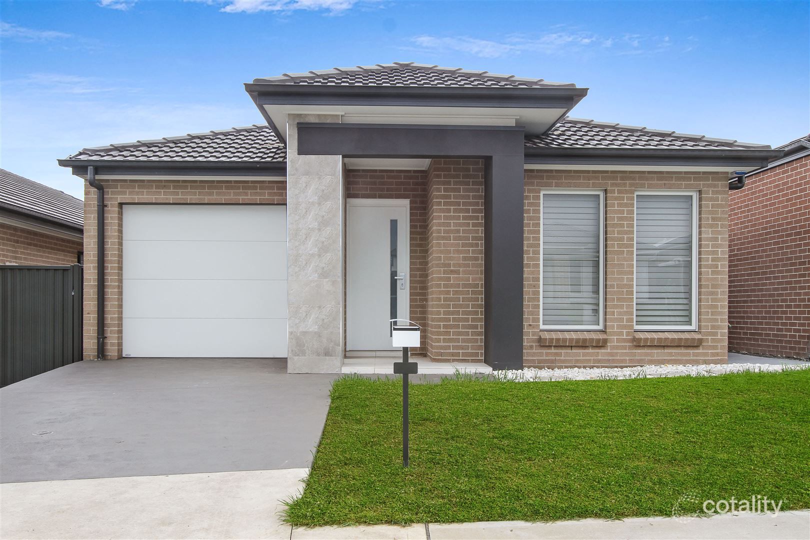 7 Wildflower Cres, Calderwood, NSW 2527
