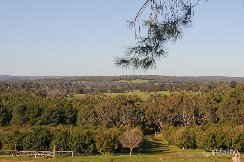 558 Dinsdale Rd, Gidgegannup, WA 6083