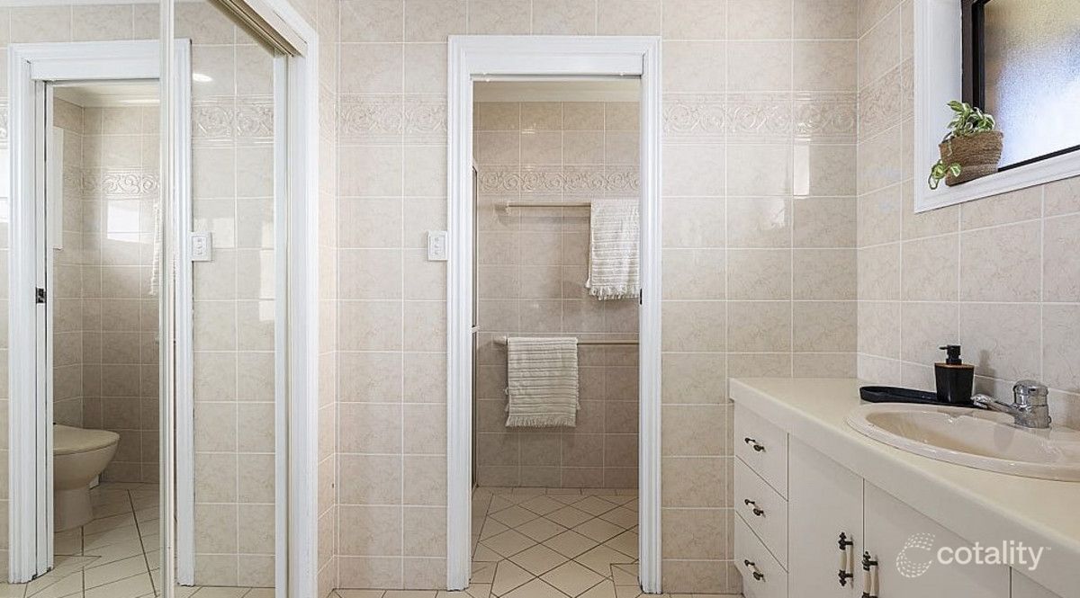 5 Atlas Cres, Benowa, QLD 4217