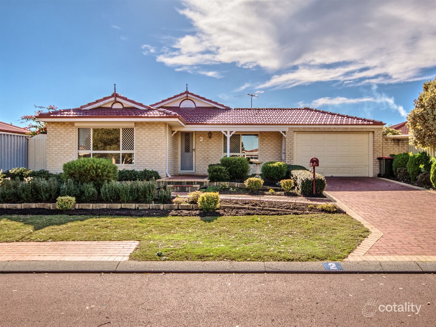 2 Royal Palm Dr, Warnbro, WA 6169