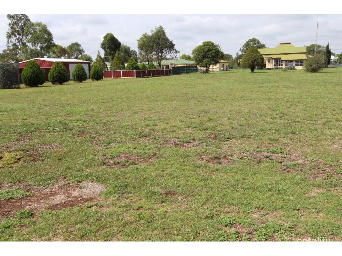 11 Gannan St, Clifton, QLD 4361