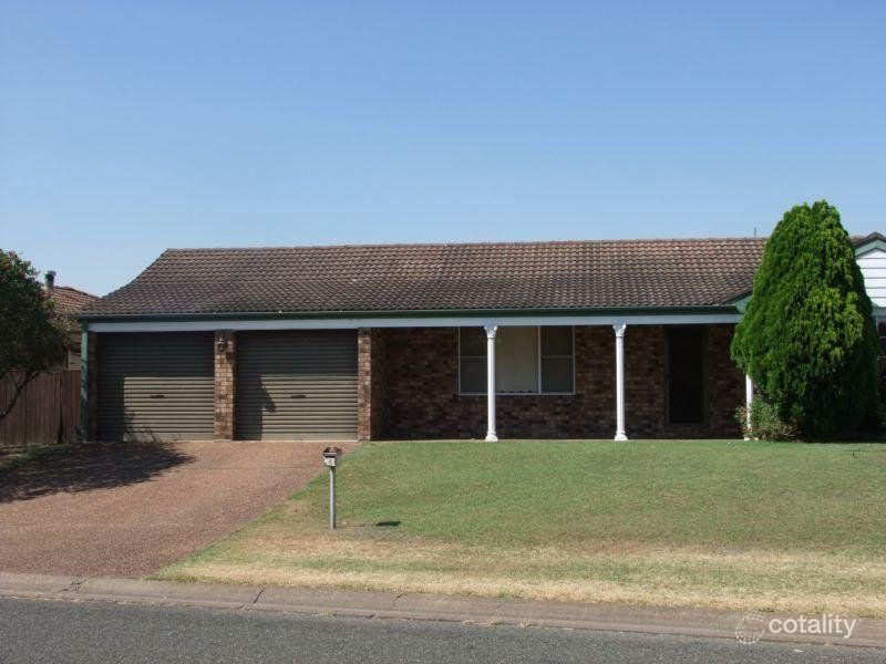 4 Burbank Cres, Hunterview, NSW 2330