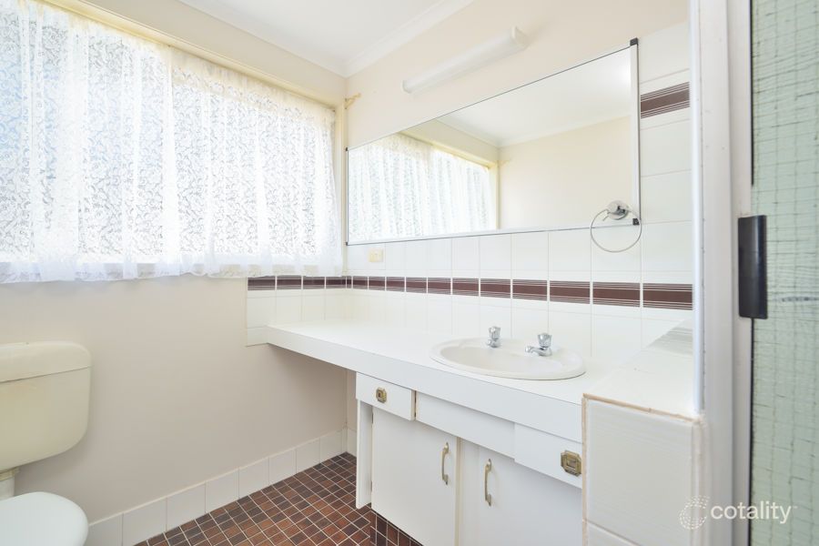 8 Hayes Ave, Boyne Island, QLD 4680