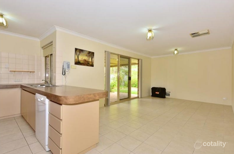 1/8 Turf Ct, Greenmount, WA 6056