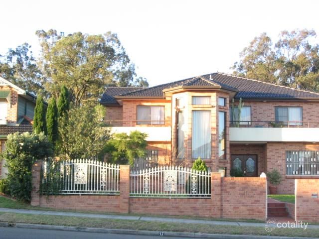 17 Scotchey St, Prairiewood, NSW 2176