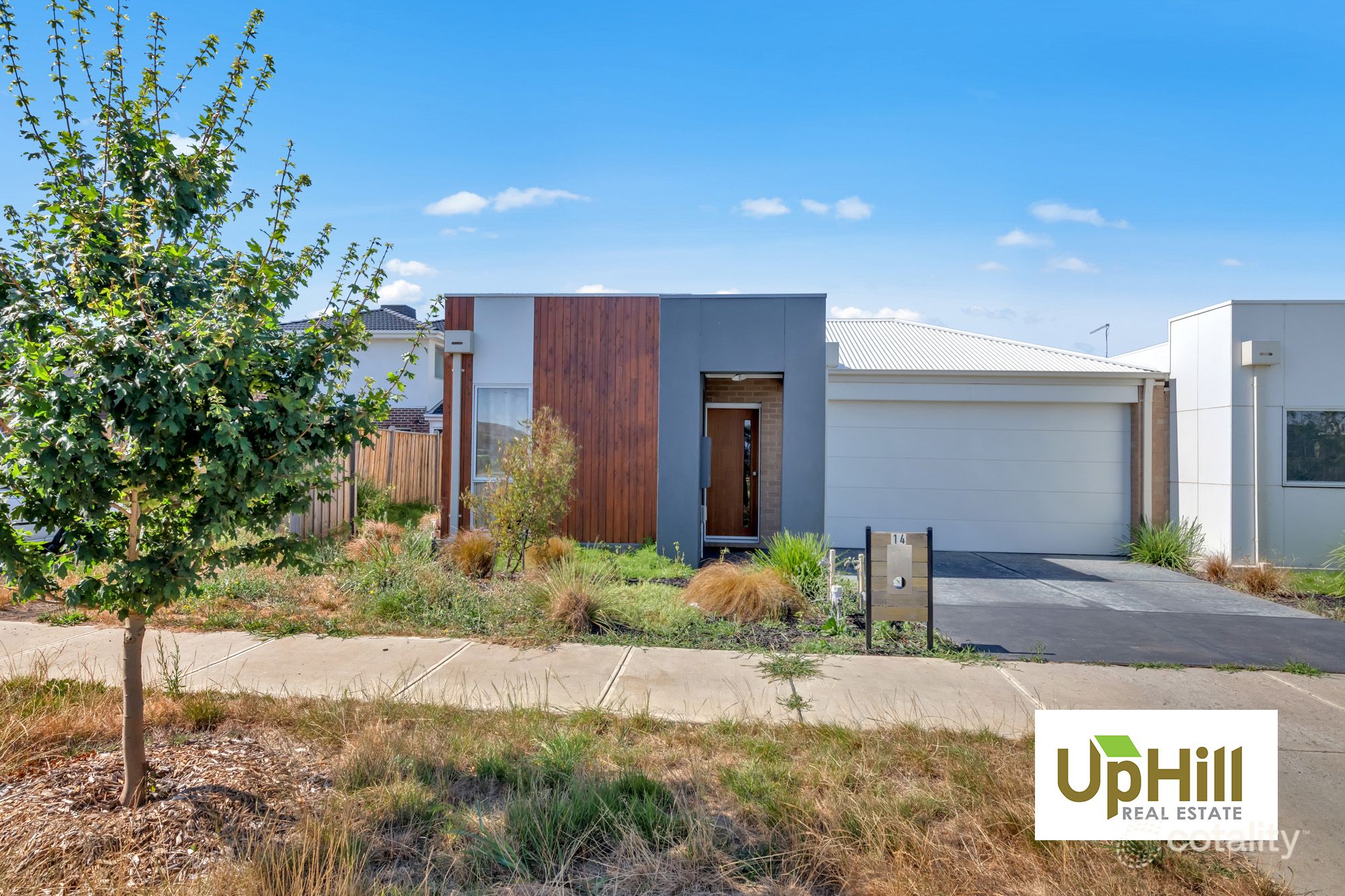 14 Saloon Cct, Clyde North, VIC 3978