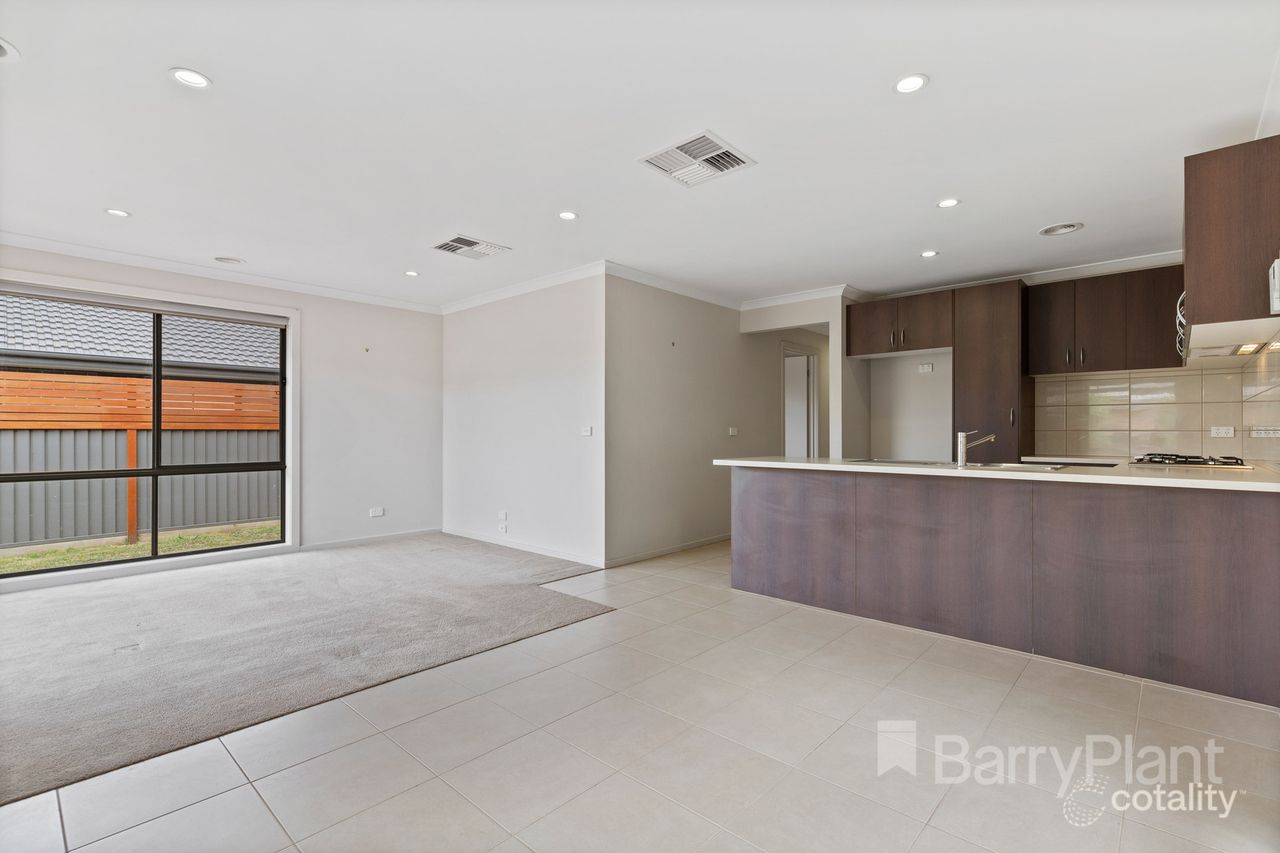 54 Warburton Dr, Lucas, VIC 3350