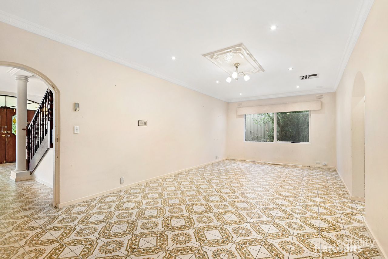 48 Joseph Banks Cres, Endeavour Hills, VIC 3802