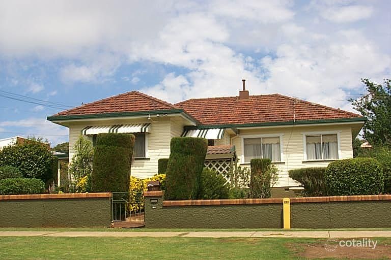 265 West St, Harristown, QLD 4350