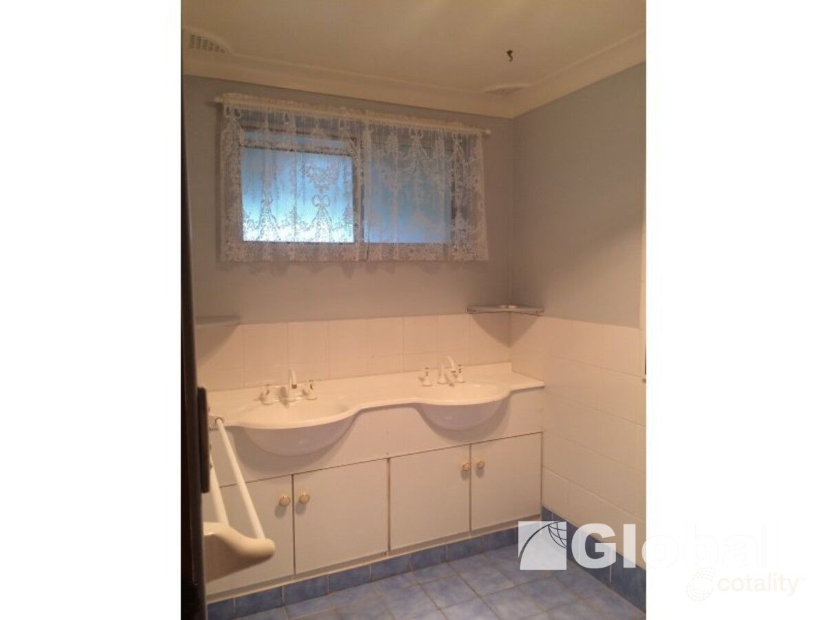 4 Tanunda Cl, Holmesville, NSW 2286