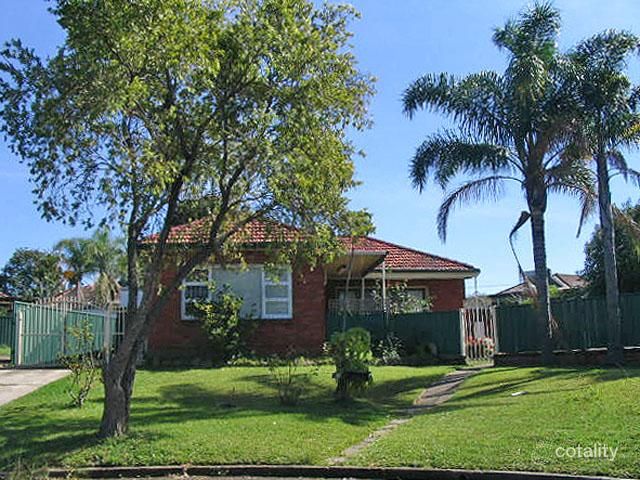 25 Lauma Ave, Greenacre, NSW 2190