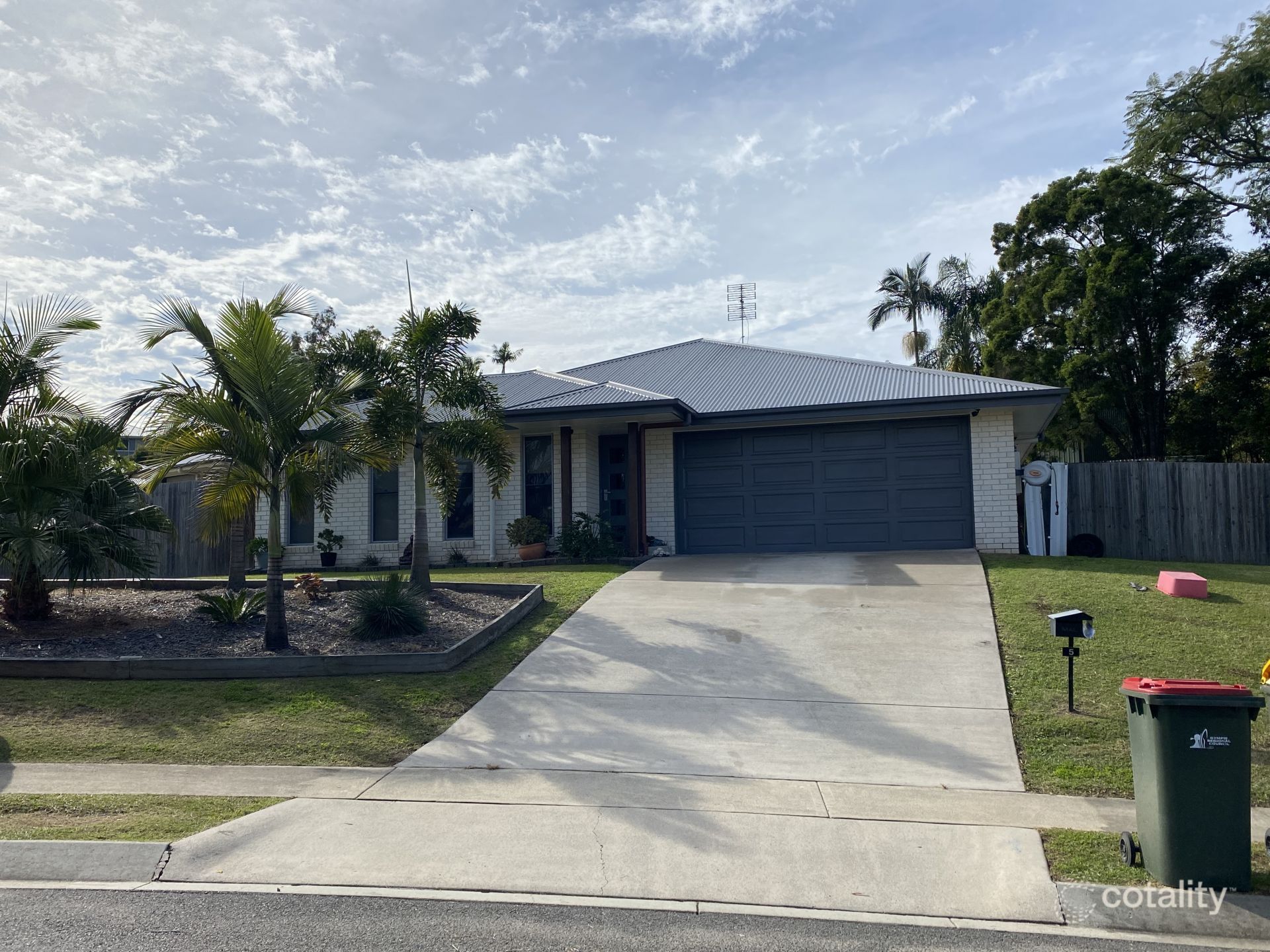 5 Trafalgar Ct, Southside, QLD 4570