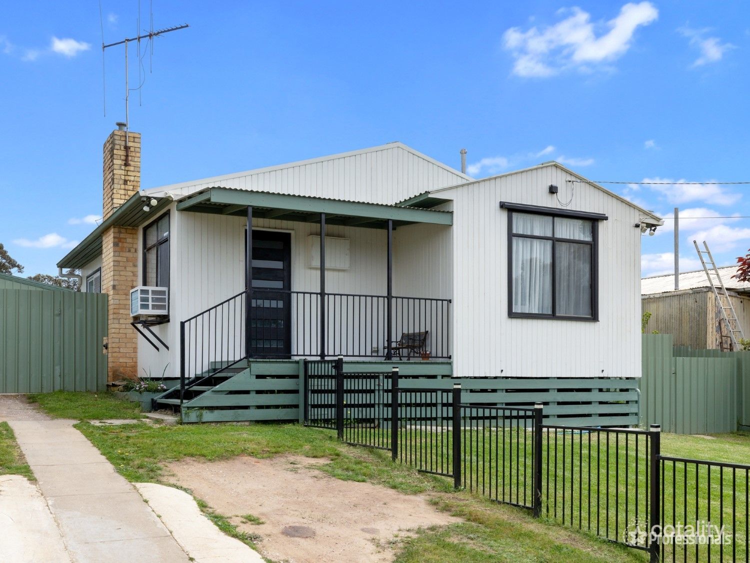 11 Cameron St, Maryborough, VIC 3465