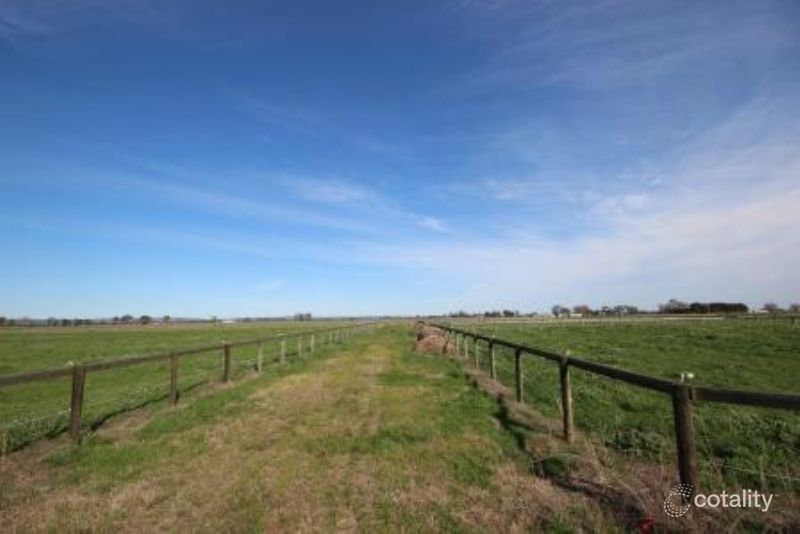 400 Simpson Rd, Iona, VIC 3815