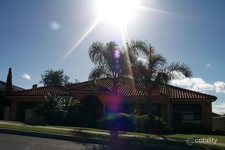 18 Harvey Cres, Kardinya, WA 6163