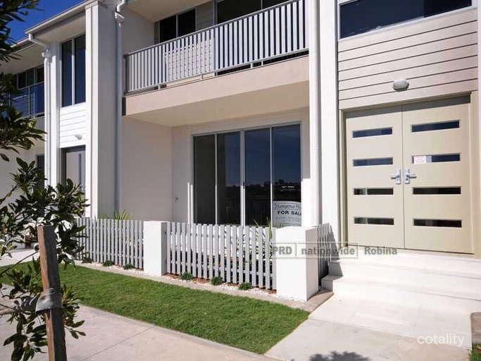 16 South Bay Dr, Varsity Lakes, QLD 4227