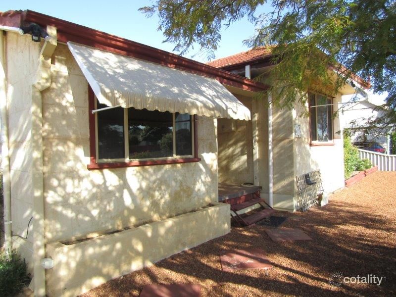 13 Morton St, Merredin, WA 6415