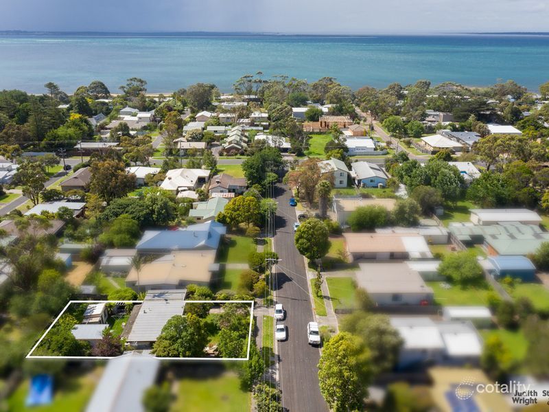 8 Seascape Ave, Cowes, VIC 3922