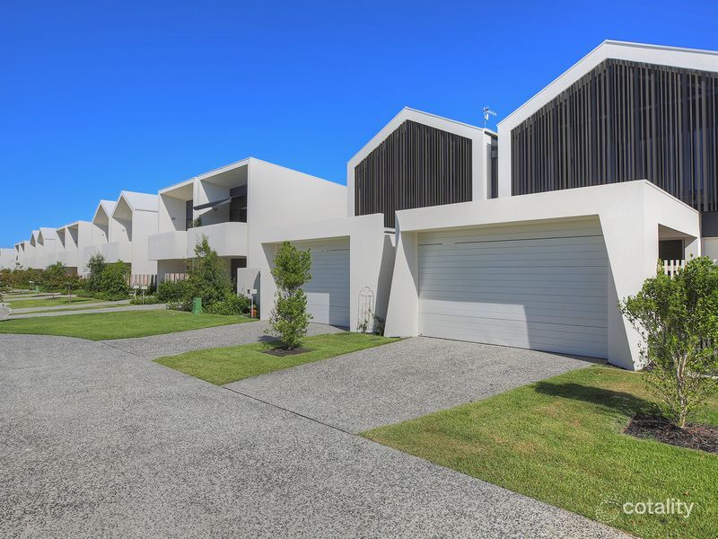 2/21 Magnoli Cct, Palm Beach, QLD 4221