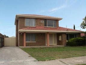 8 Thomas Ave, Melton South, VIC 3338