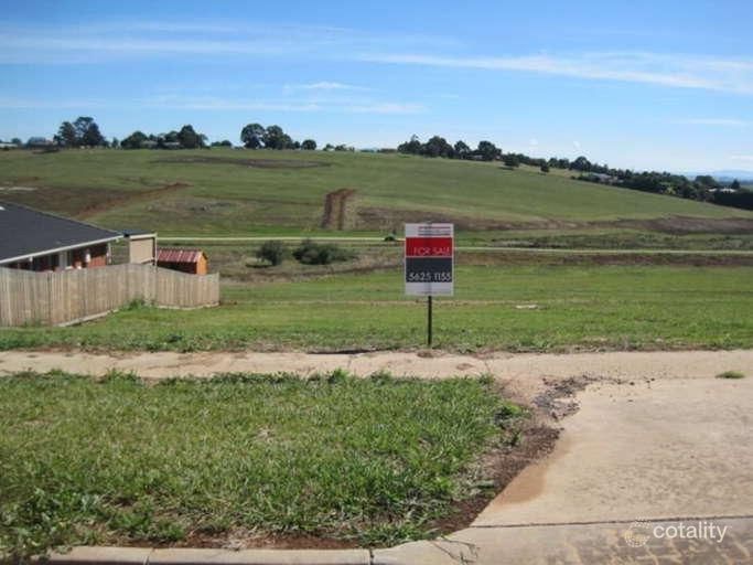 35 Walker Dr, Drouin, VIC 3818