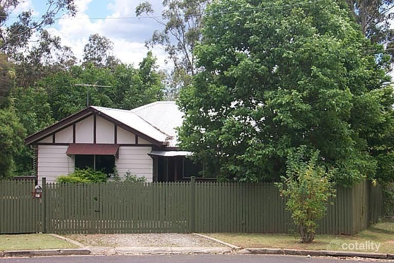 16 Woods Ct, Bellbird Park, QLD 4300