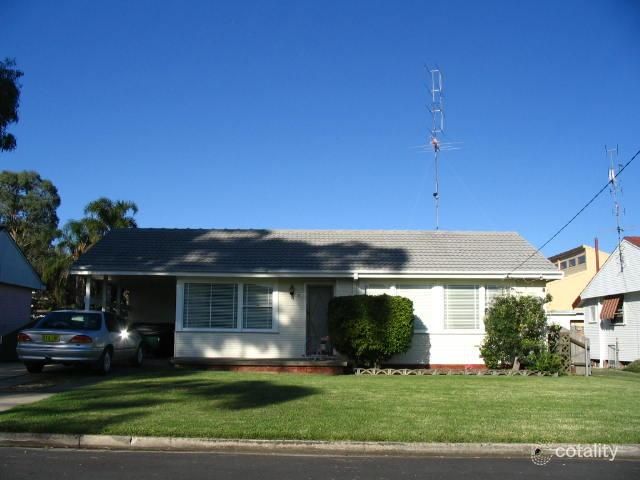 5 Spencer St, Warners Bay, NSW 2282