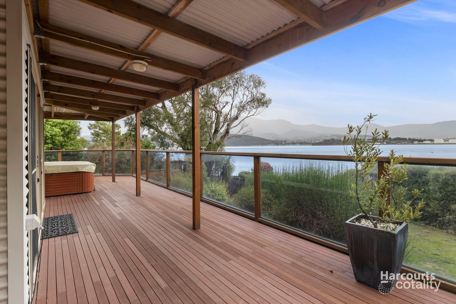 2 Talune St, Lindisfarne, TAS 7015