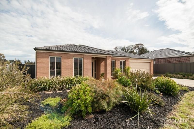 11 Hereford Cl, Delacombe, VIC 3356