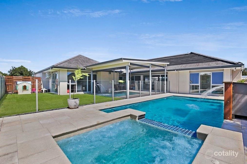 16 Watervale Pde, Wakerley, QLD 4154