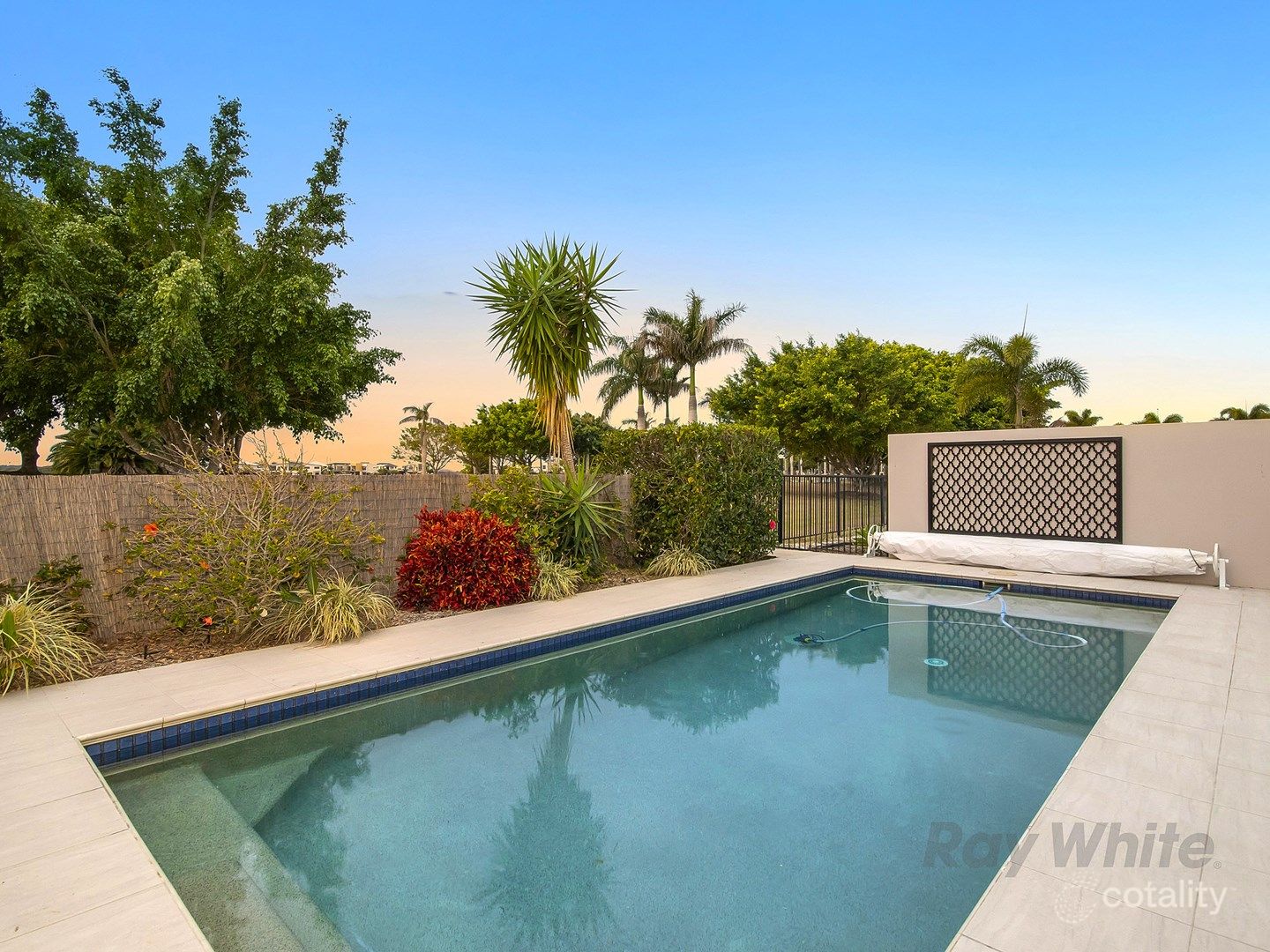 8 Marina Pde, Jacobs Well, QLD 4208