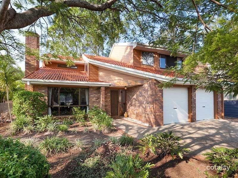 19 Farnworth St, Chapel Hill, QLD 4069