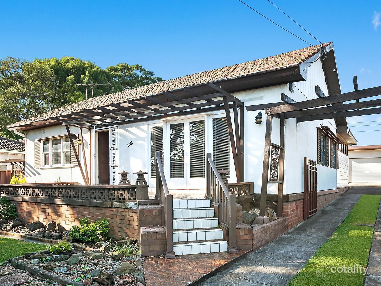 10 Narramore St, Kingsgrove, NSW 2208