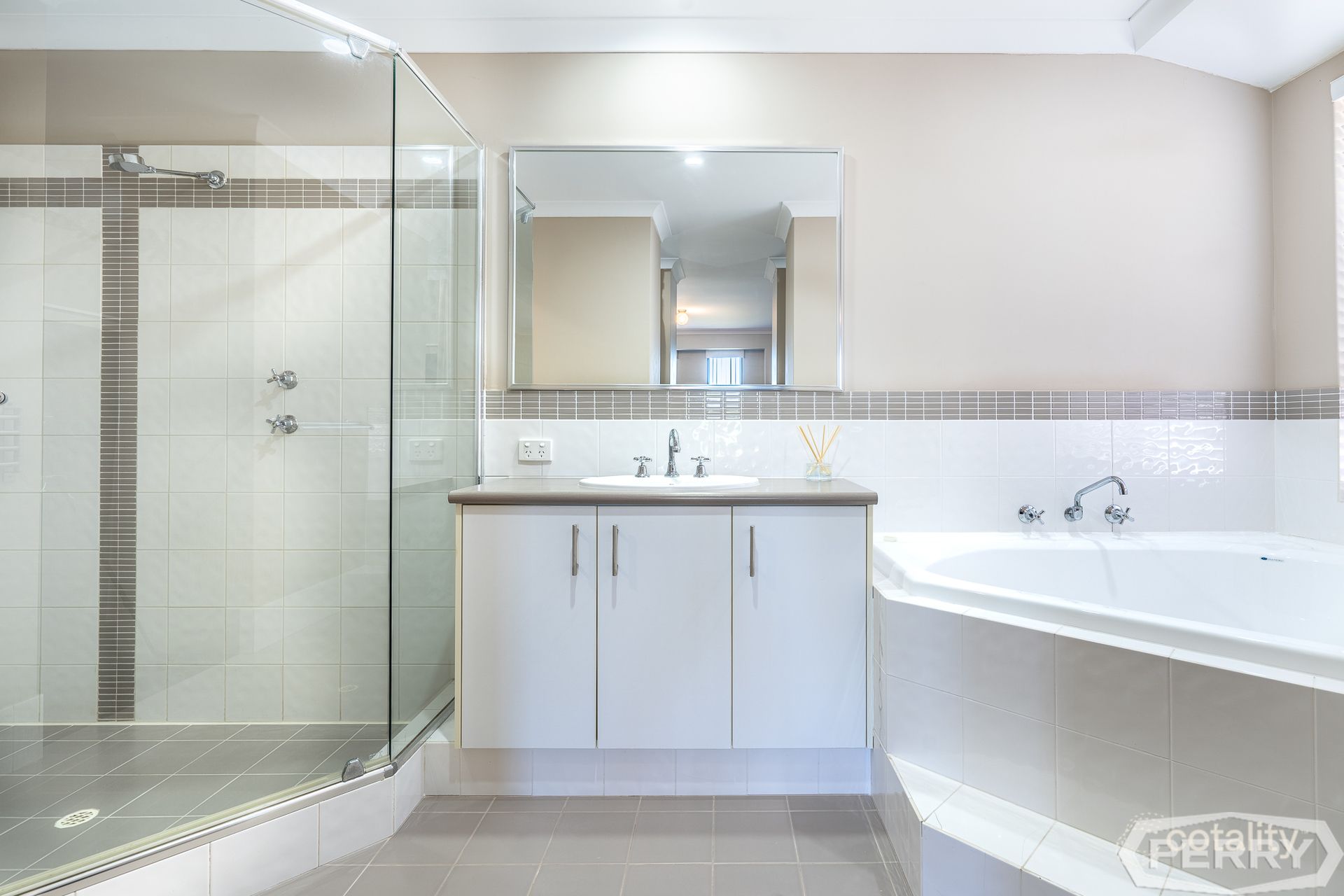 209 Peelwood Pde, Halls Head, WA 6210