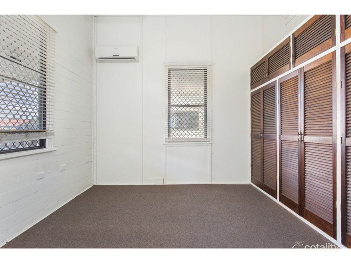 86 West St, The Range, QLD 4700