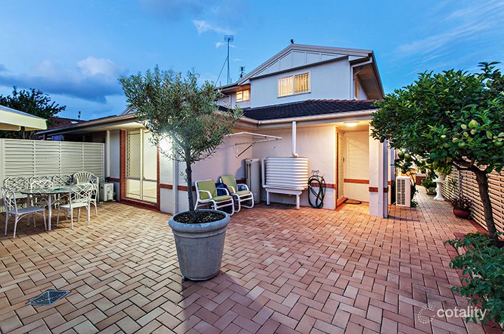 2/68 Bayview St, Runaway Bay, QLD 4216