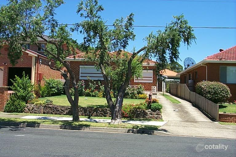 13 Saxon St, Belfield, NSW 2191