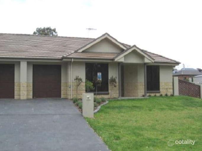 2/97 Binalong St, Young, NSW 2594