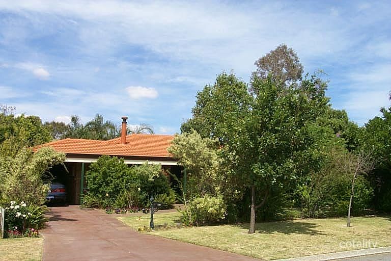 4 Tweed Cl, Camillo, WA 6111