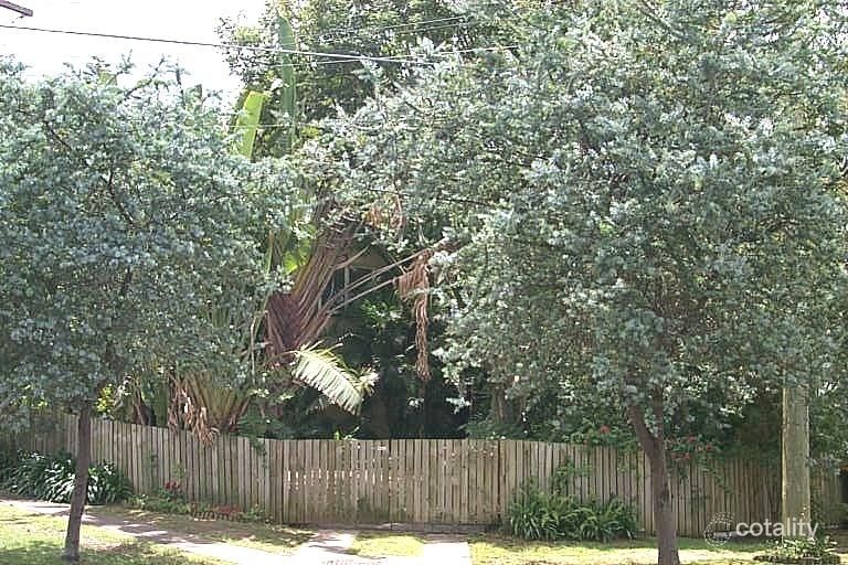 4 Burbank St, Stafford Heights, QLD 4053