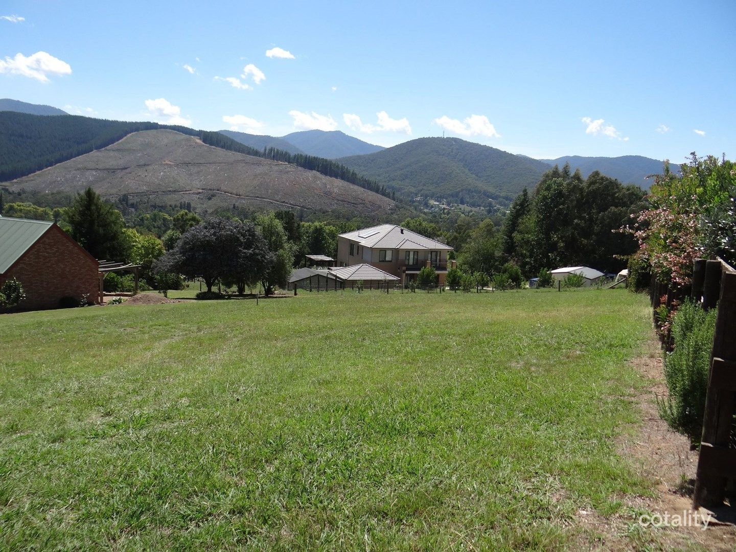 1 Danica Ct, Bright, VIC 3741