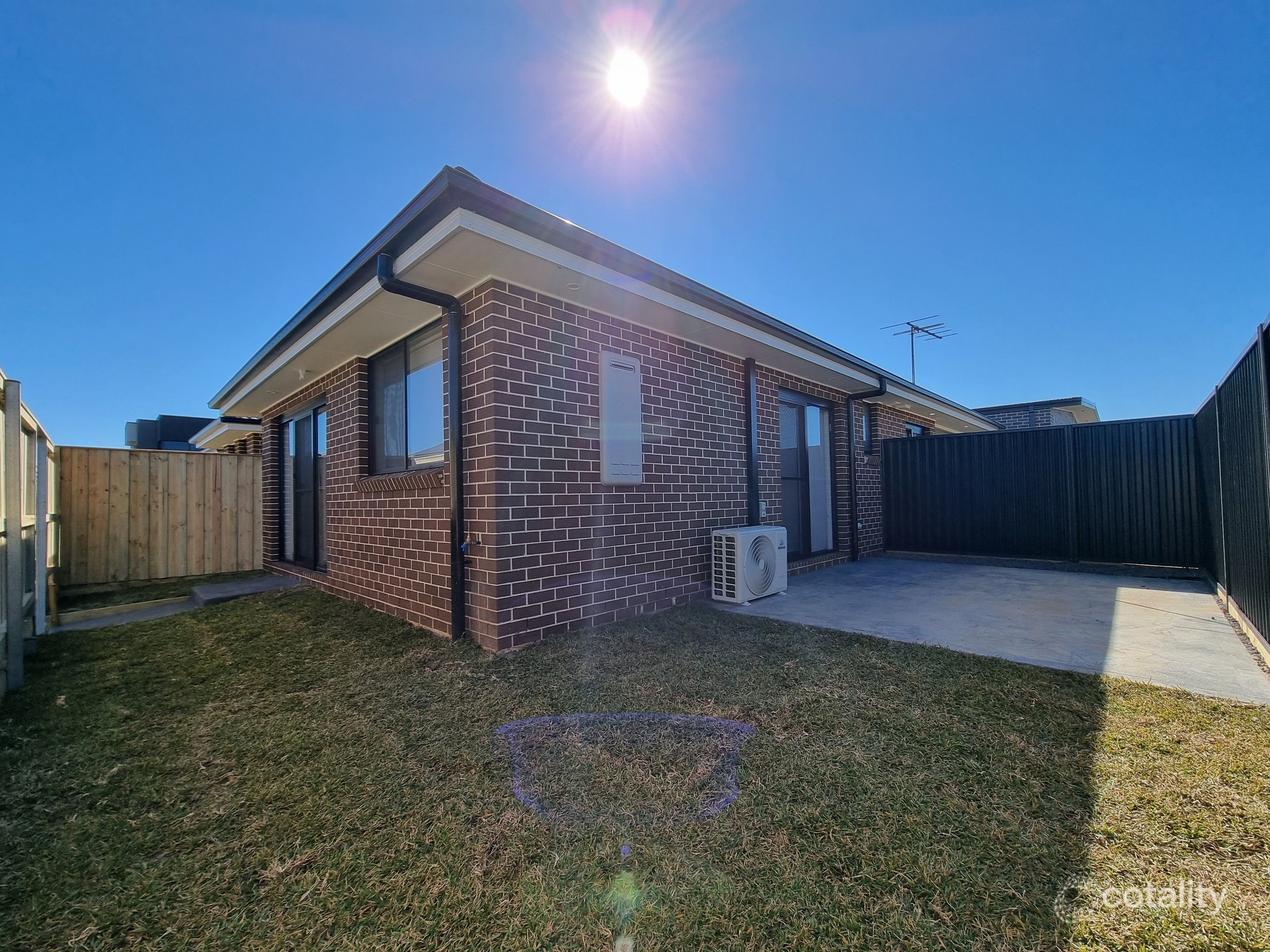 150 Rosedale Cct, Carnes Hill, NSW 2171