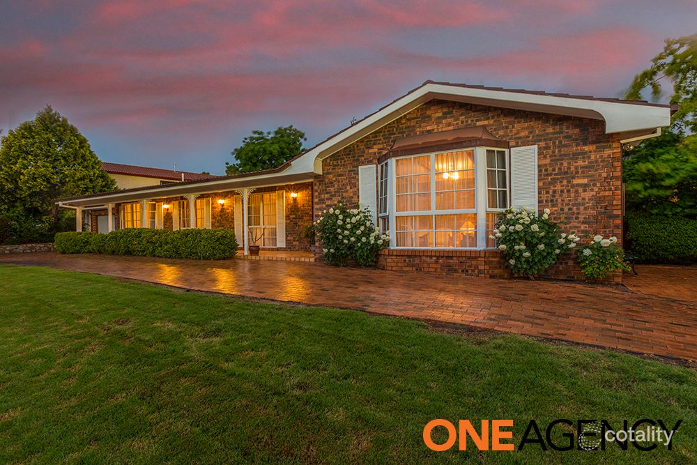 6 Demaine Cres, Fadden, ACT 2904